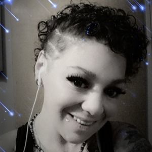 Meet your Posher, Carine